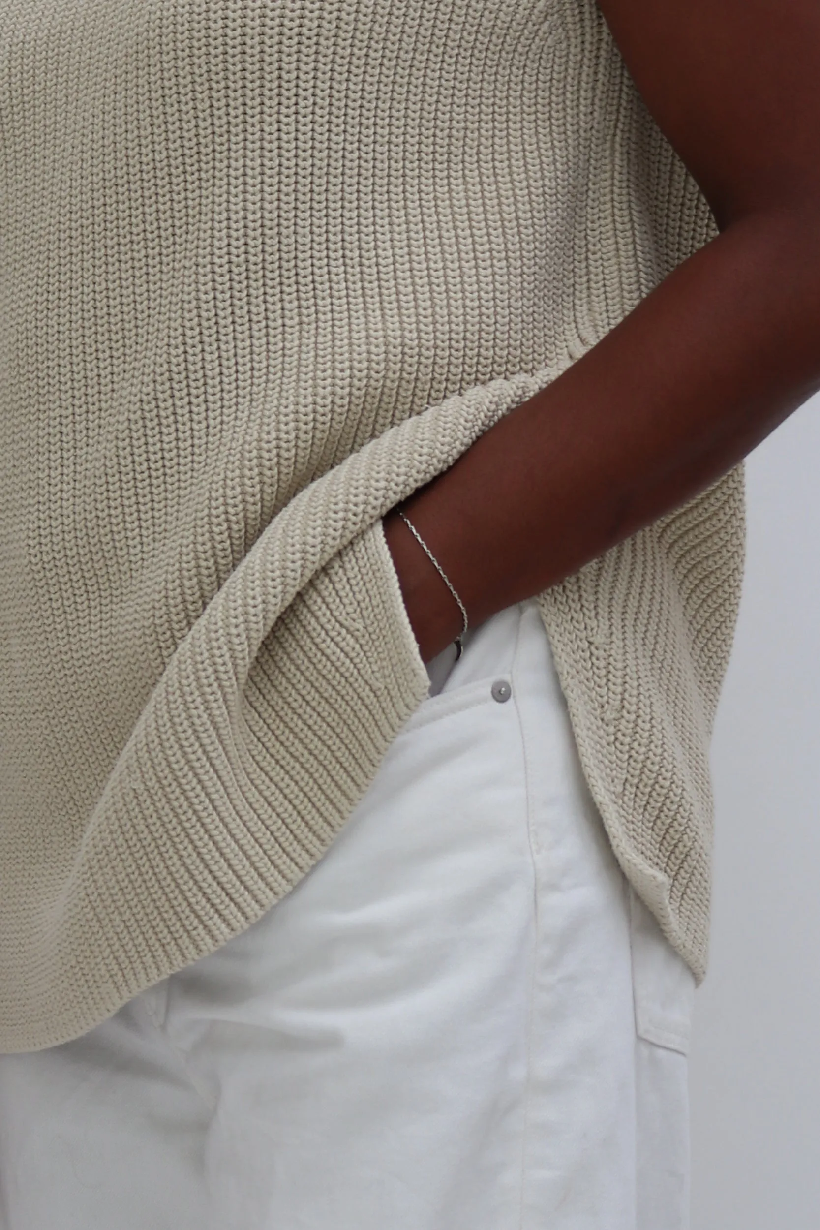ARKET SLEEVELESS VEST