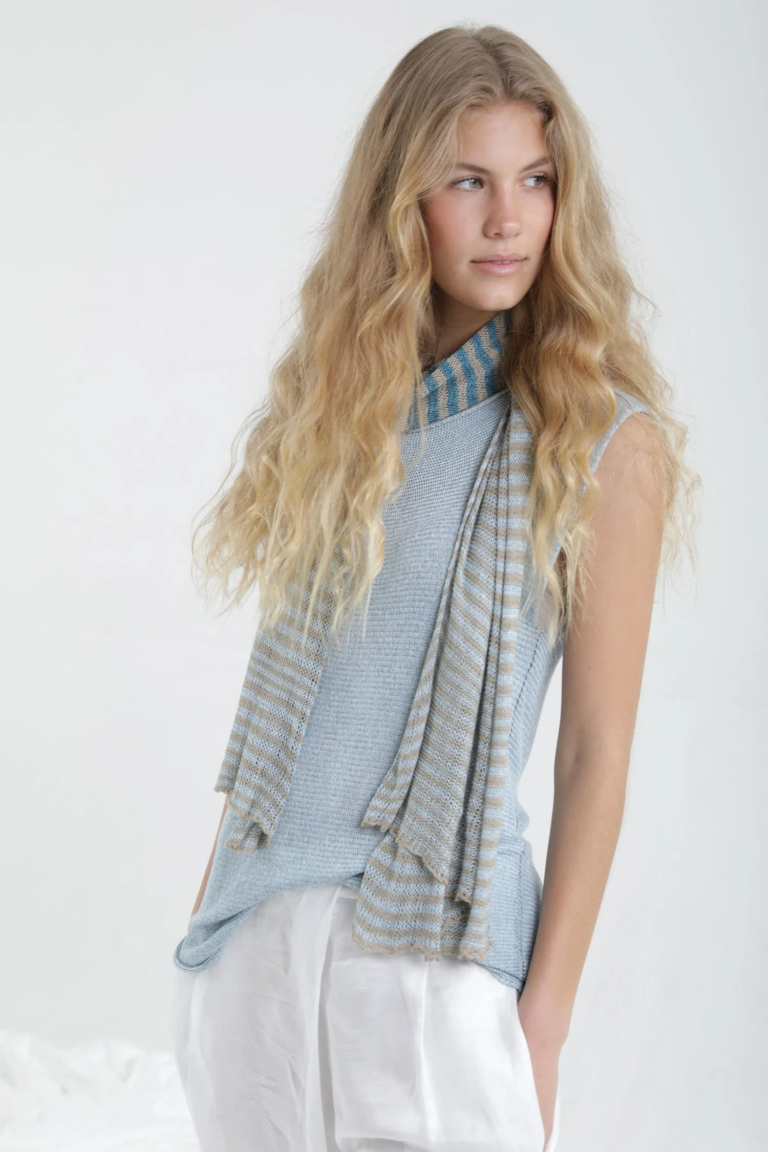 Boat neck sleeveless knit top - Turquoise