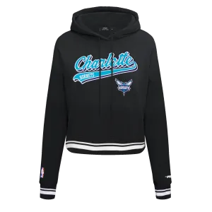NBA CHARLOTTE HORNETS SCRIPT TAIL WOMEN'S RIB FLC CROPPED PO HOODIE (BLACK)