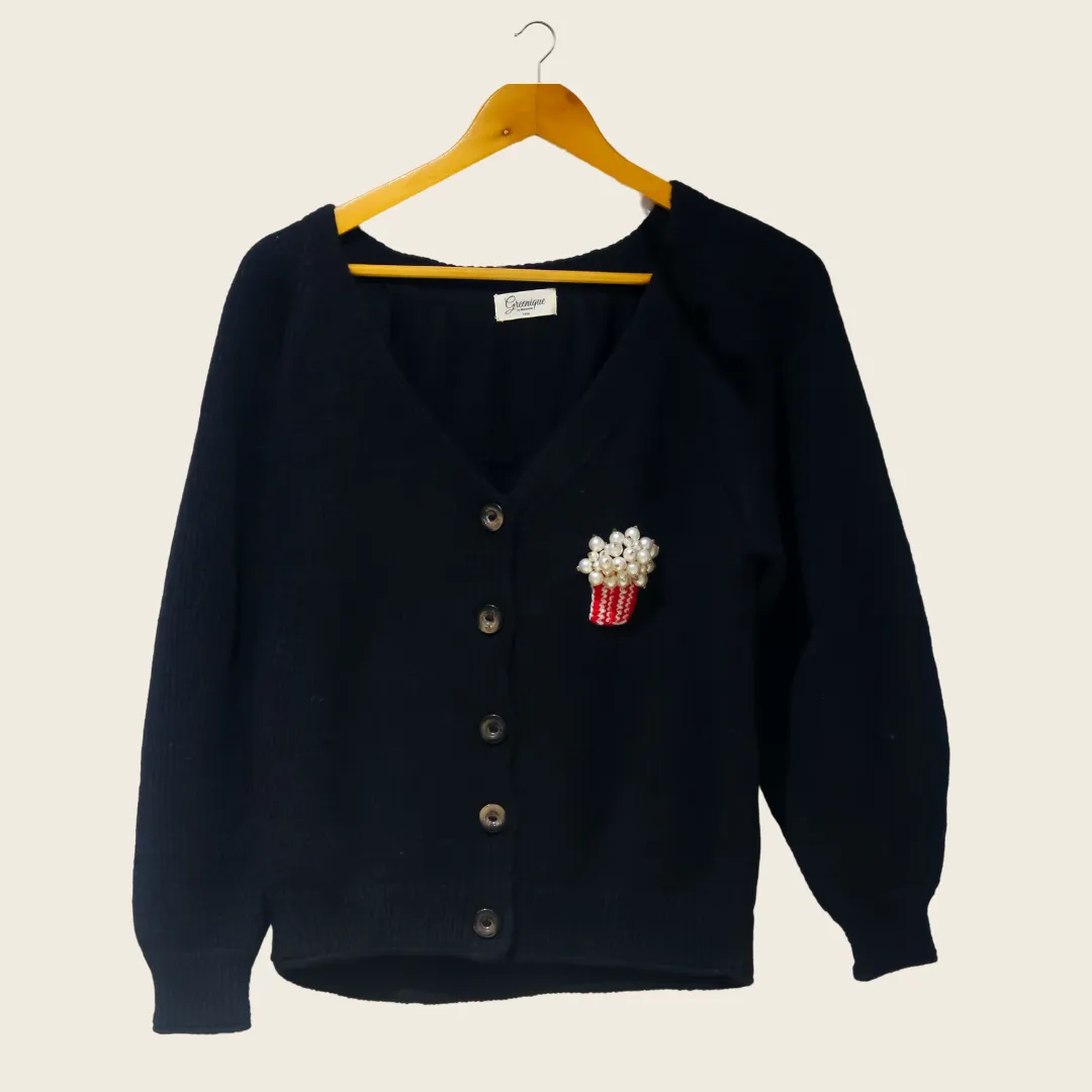 Noa Cardigan – Cozy, Warmth, and Affection in Handknitted Wool