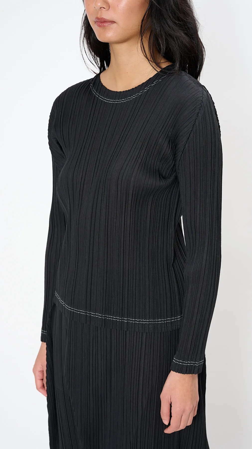 Ramie Pleats Top in Black