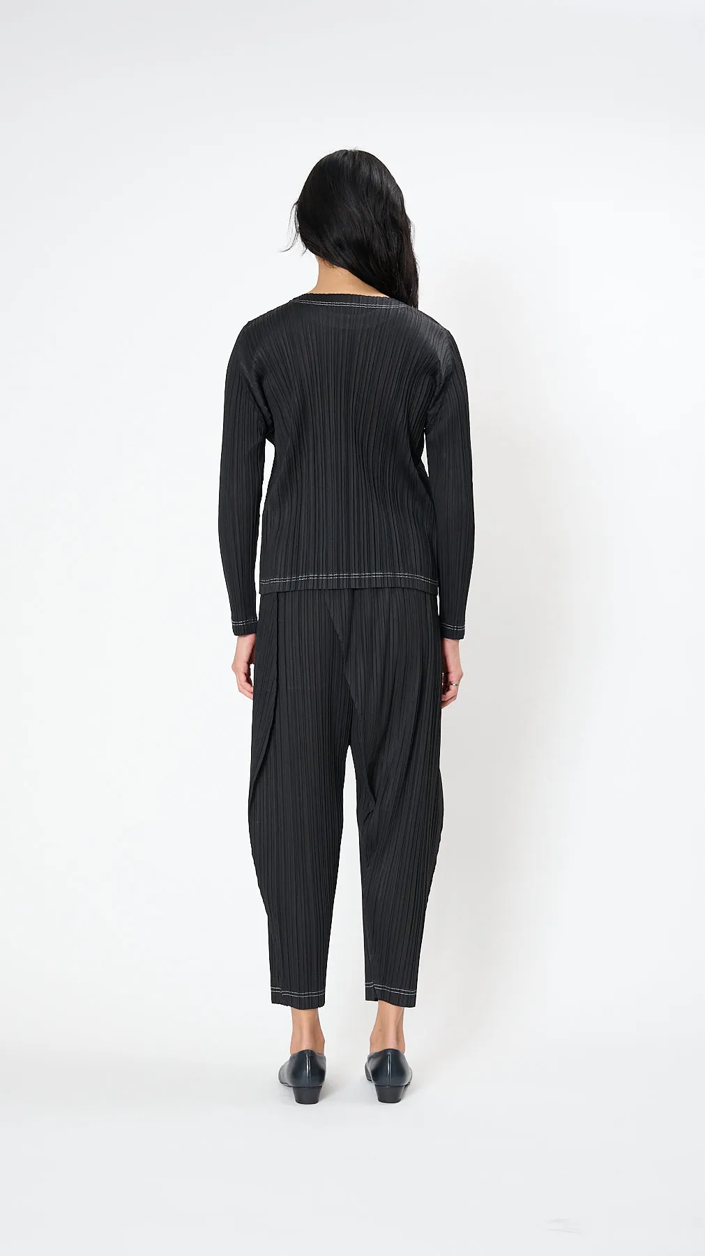 Ramie Pleats Top in Black