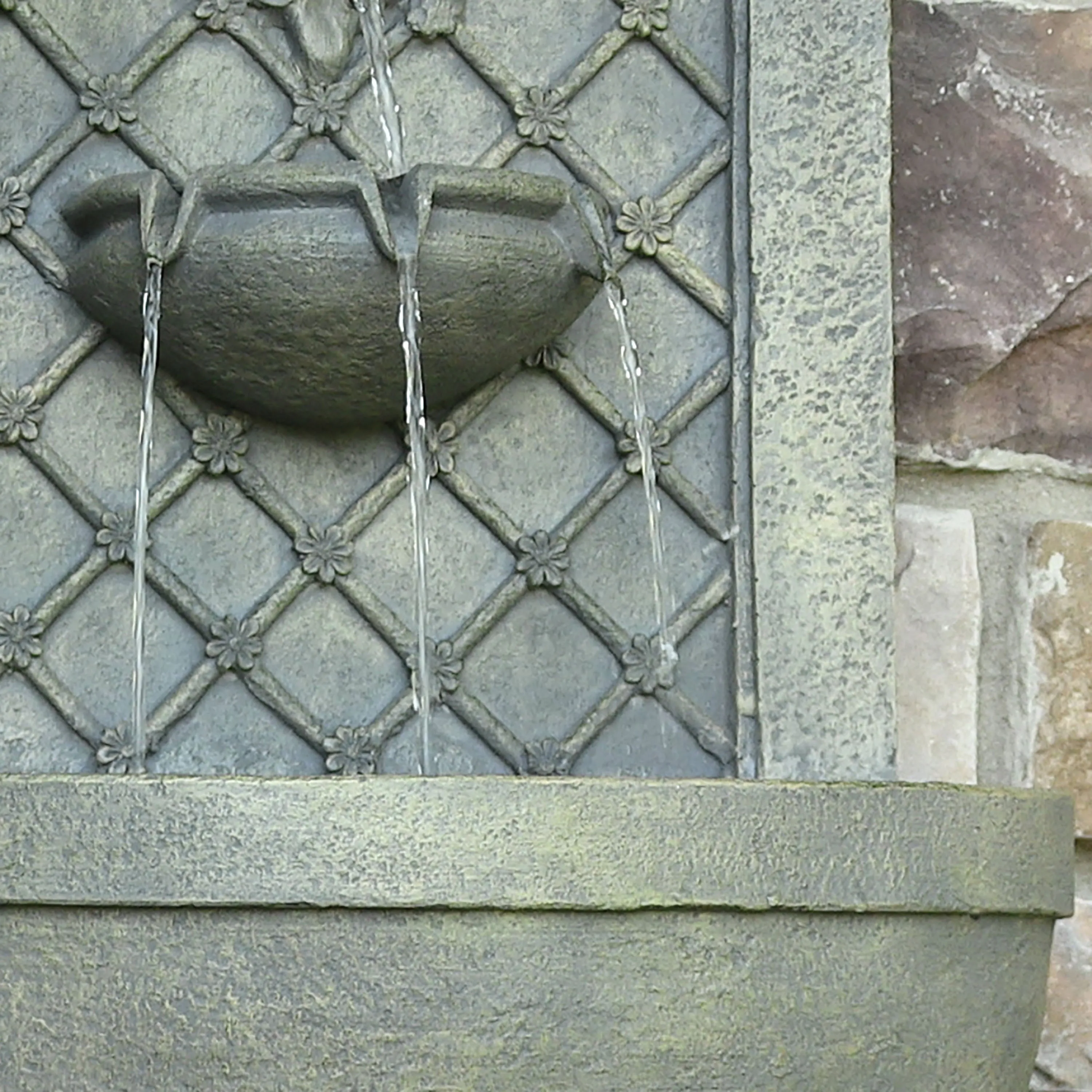 Sunnydaze Rosette Leaf Outdoor Wall Fountain