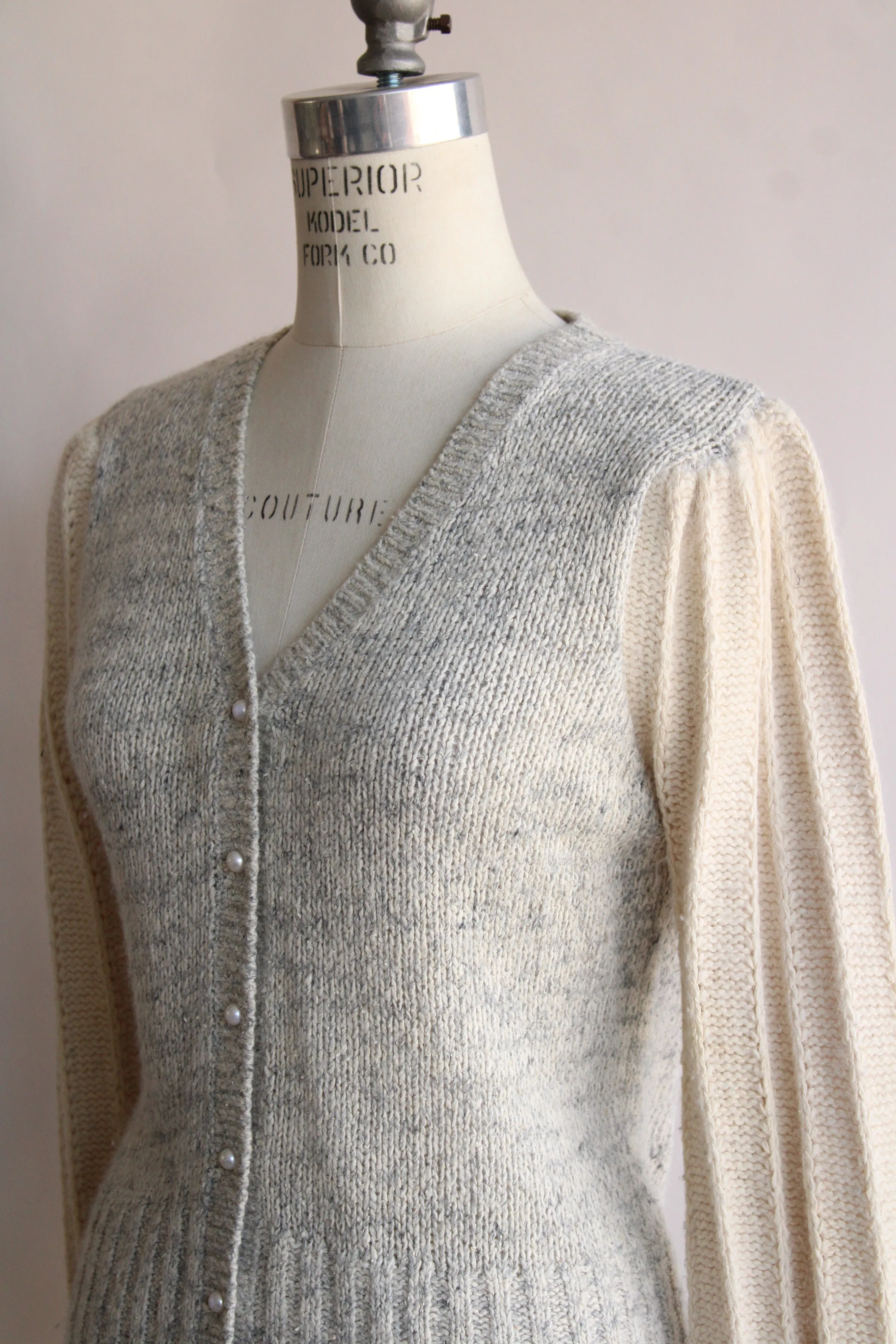 Vintage 1980s Gray and Cream Sweater