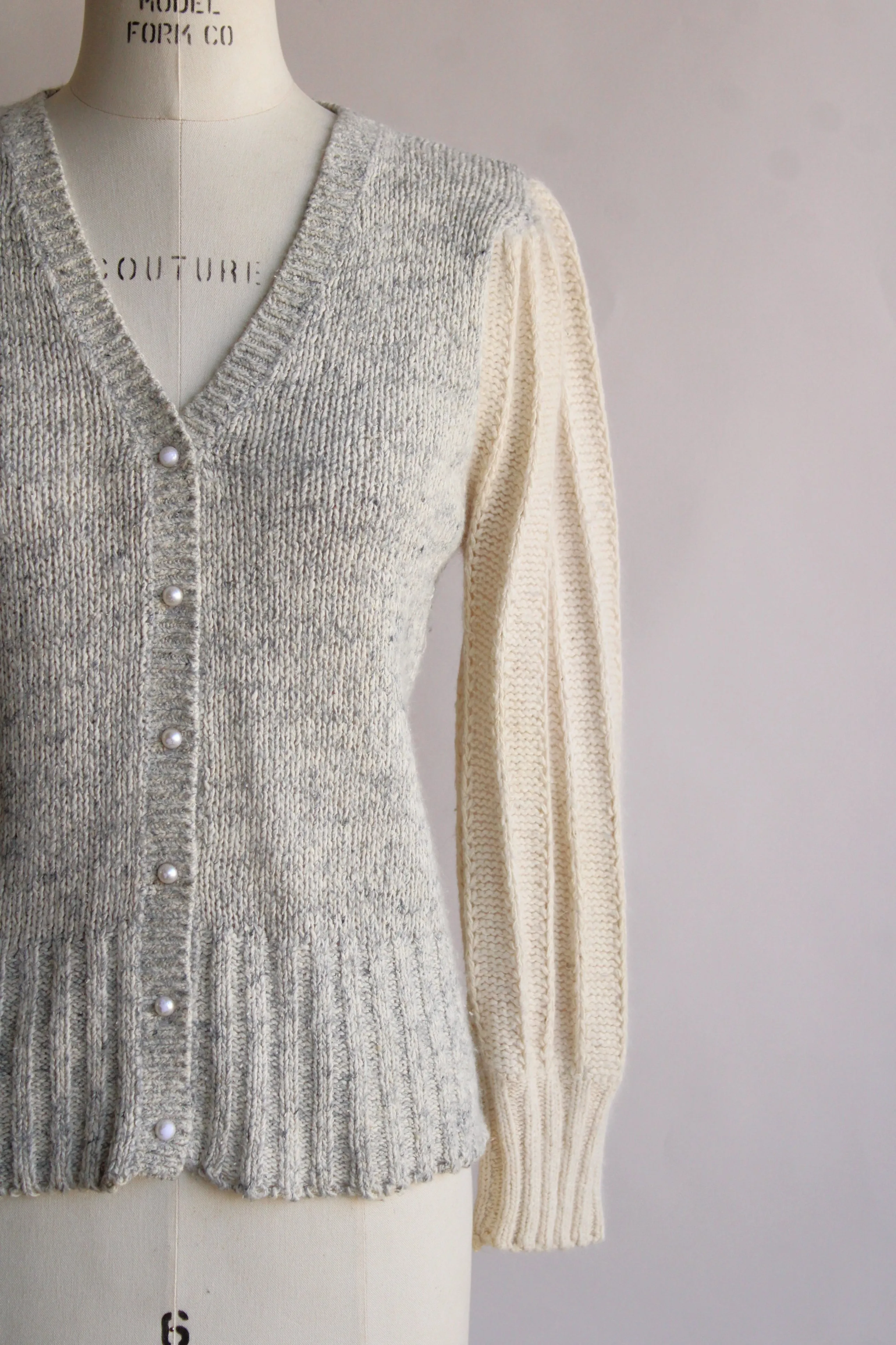 Vintage 1980s Gray and Cream Sweater