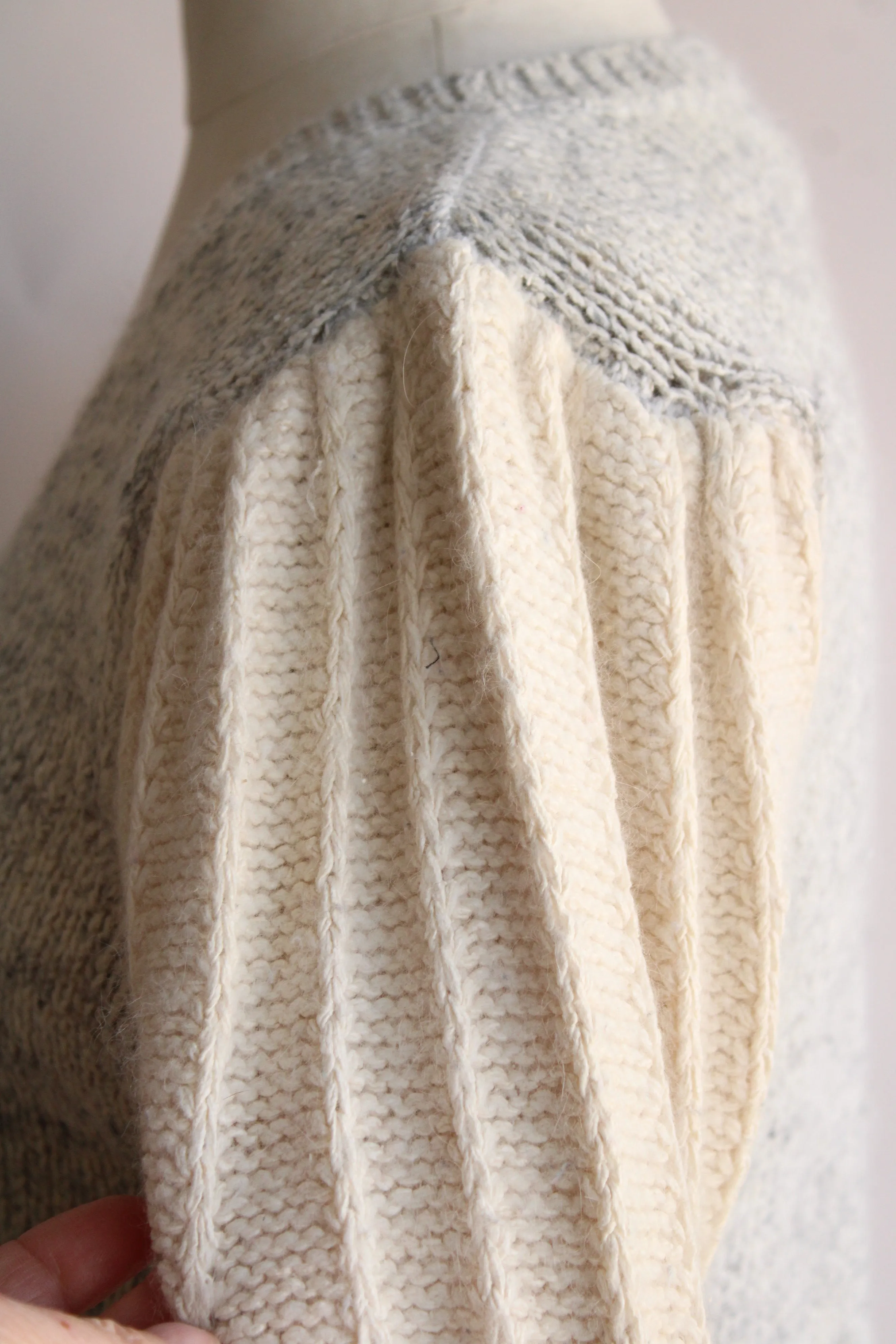 Vintage 1980s Gray and Cream Sweater