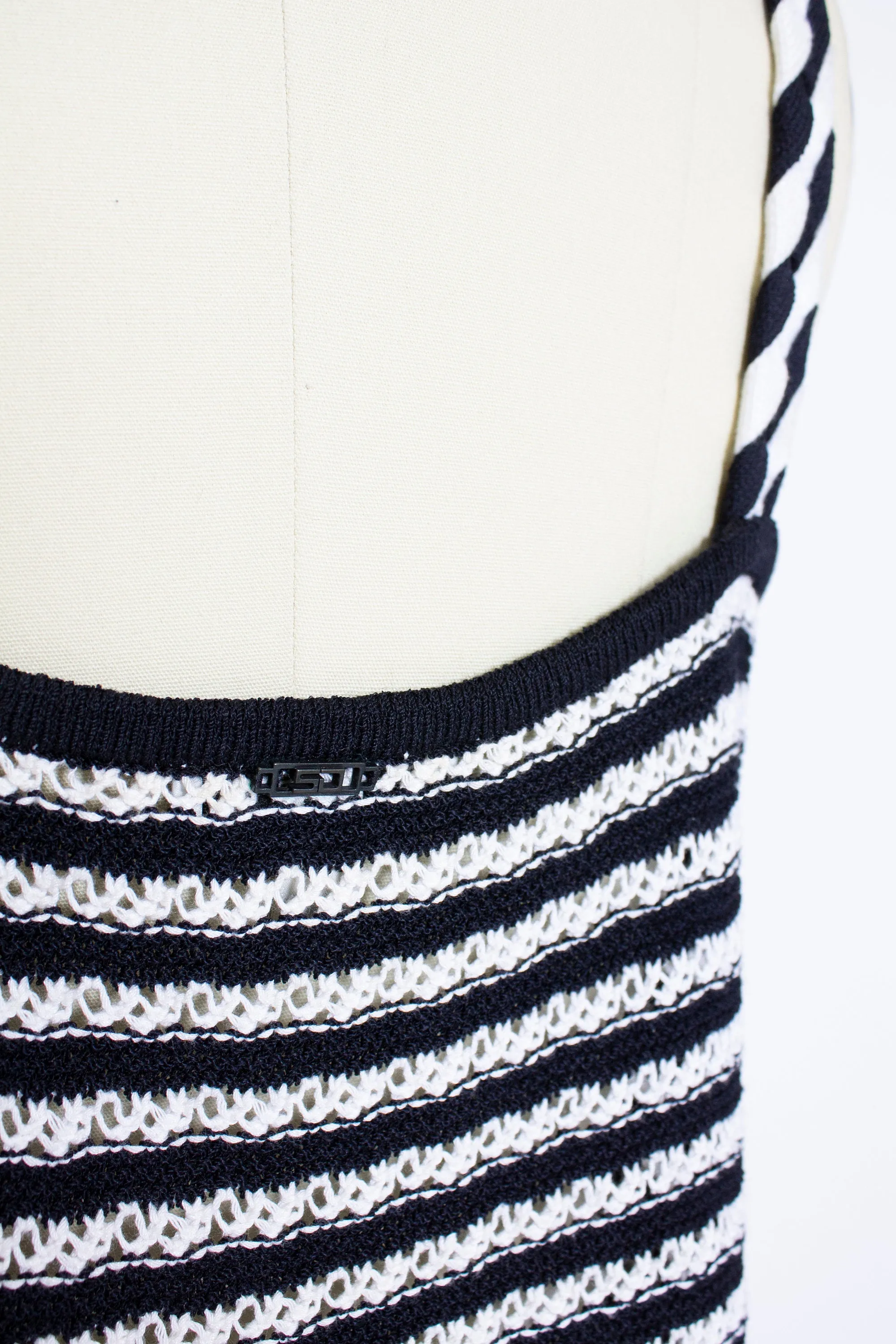 Vintage ST.JOHN Top 1990s Black White Knit Sleeveless Tank 90s Small