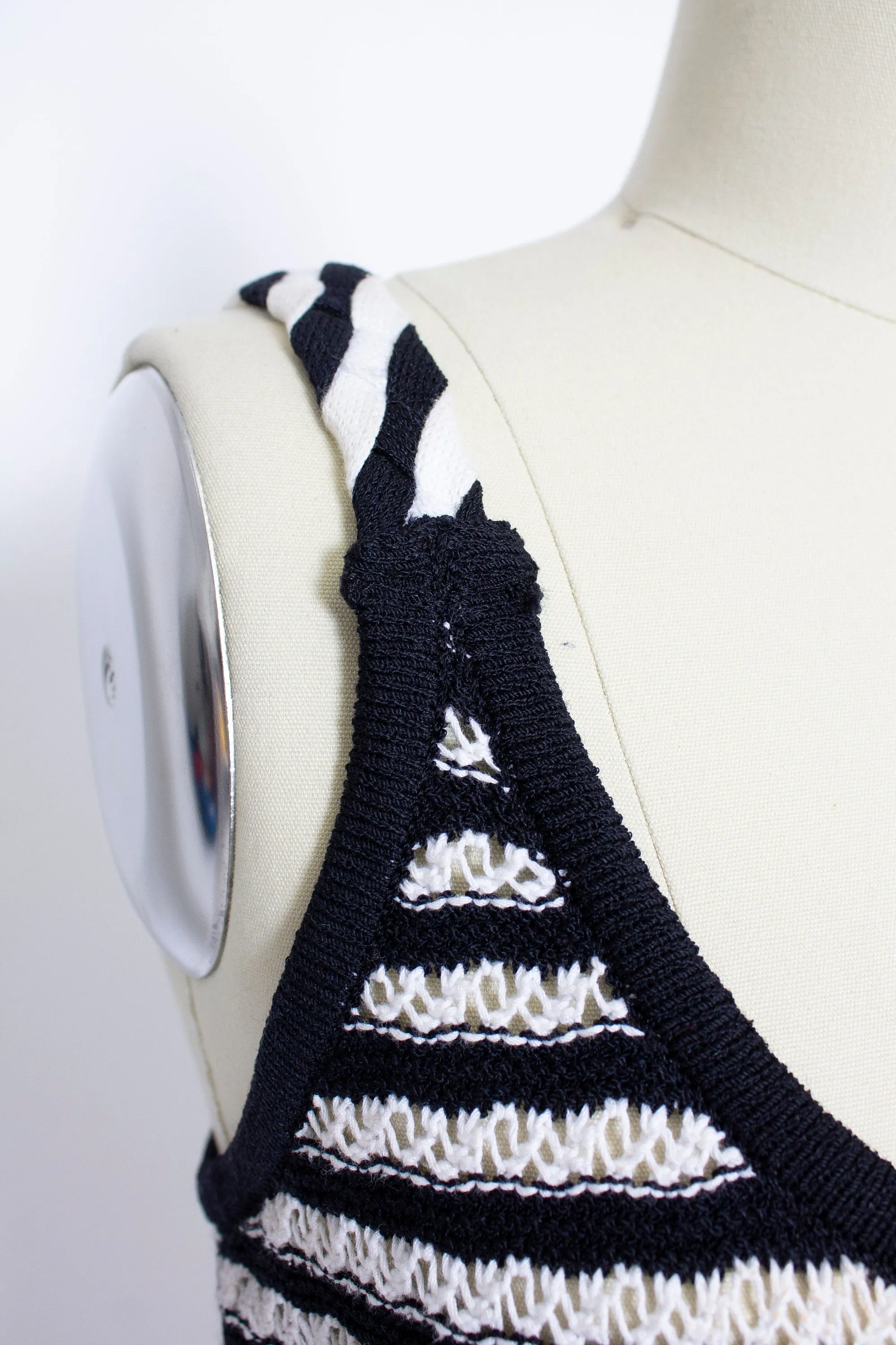Vintage ST.JOHN Top 1990s Black White Knit Sleeveless Tank 90s Small