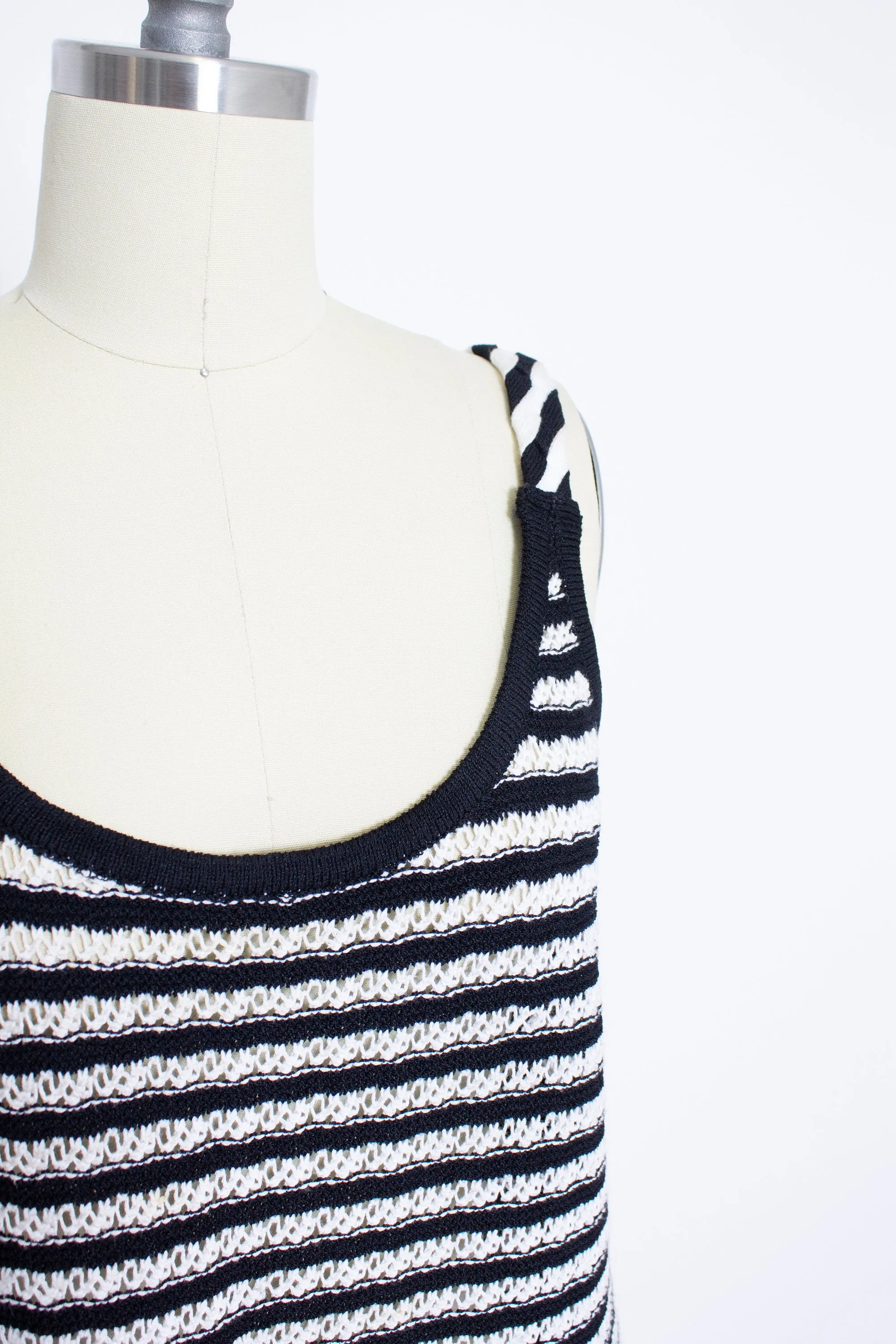 Vintage ST.JOHN Top 1990s Black White Knit Sleeveless Tank 90s Small