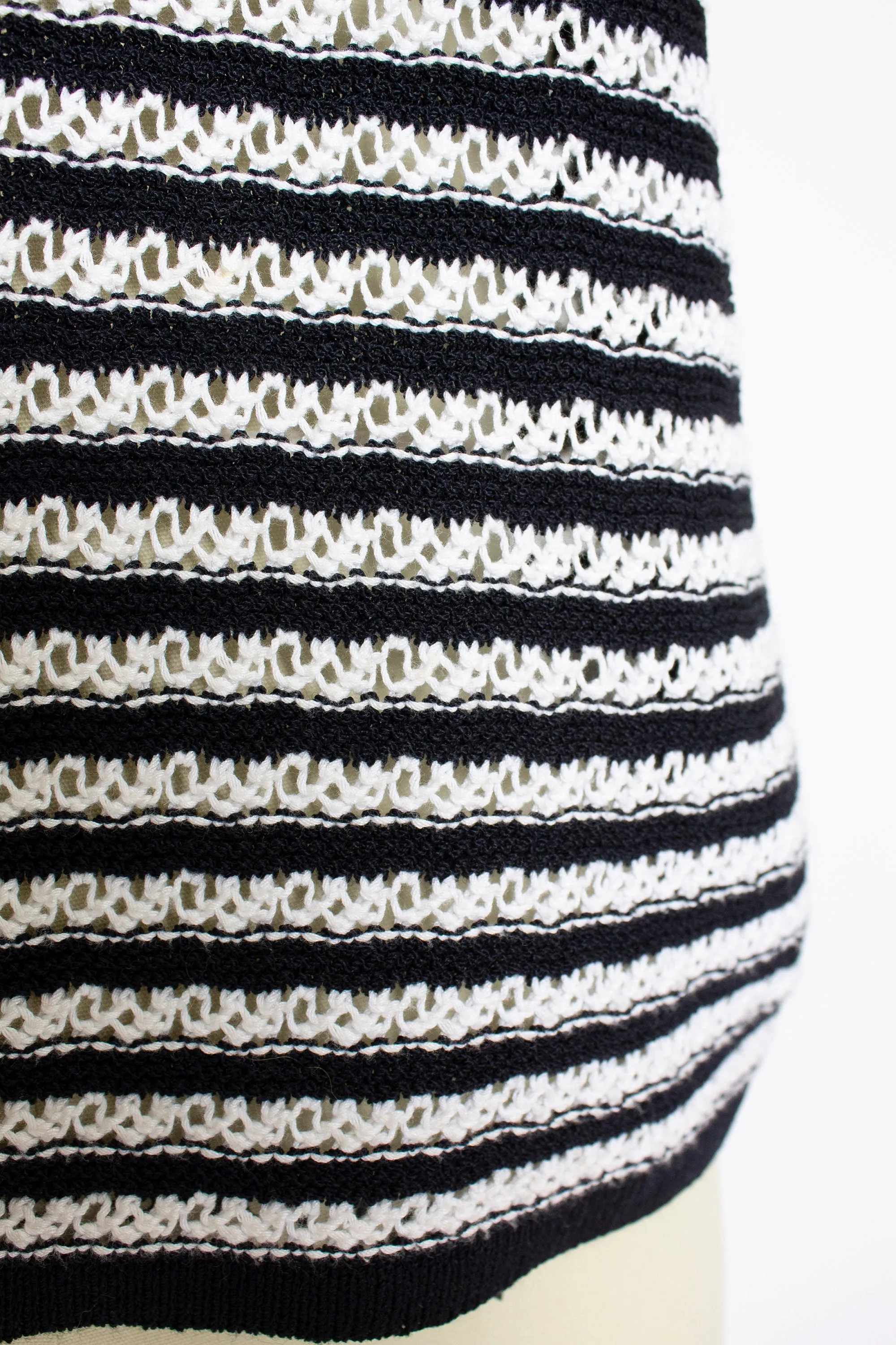 Vintage ST.JOHN Top 1990s Black White Knit Sleeveless Tank 90s Small