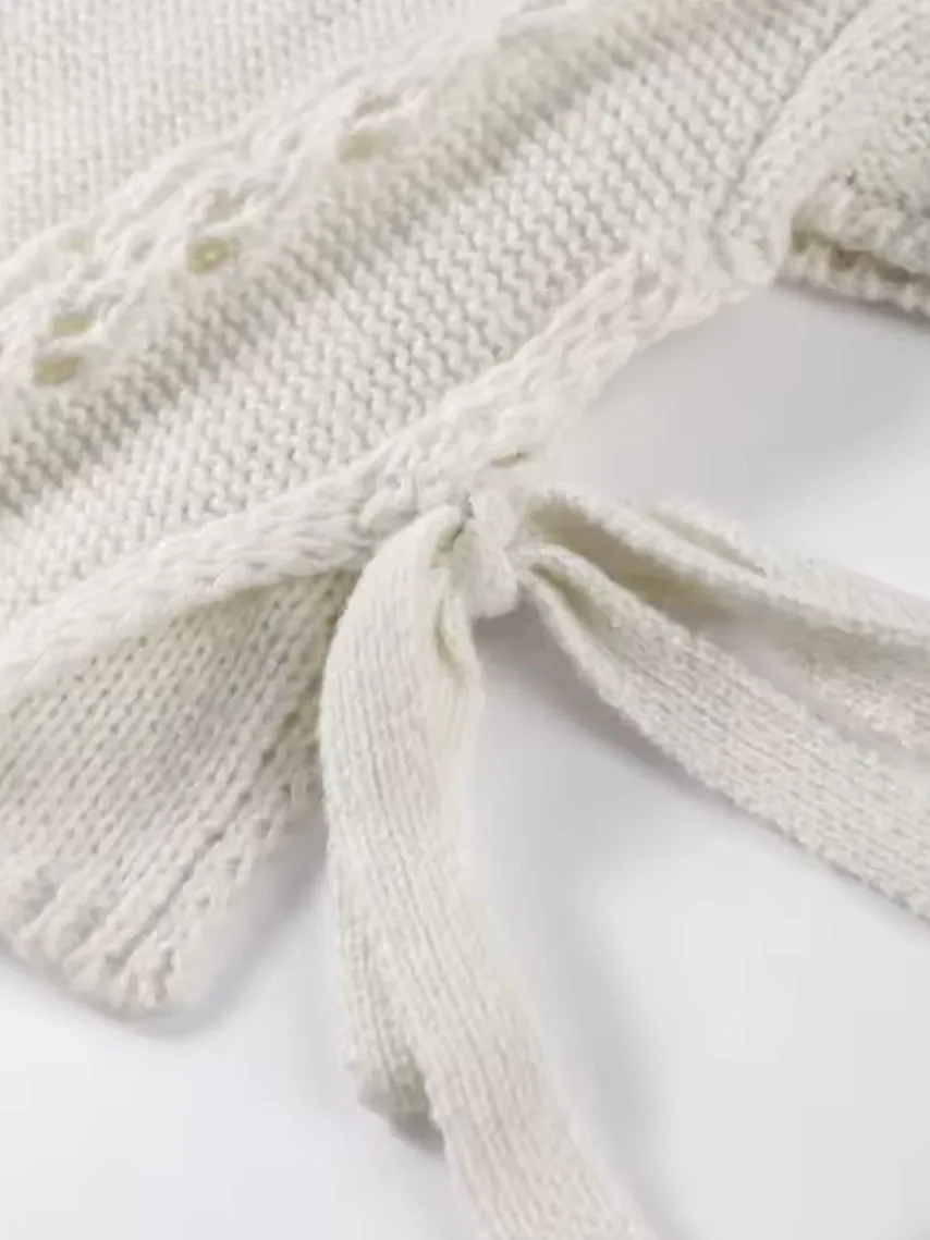 White sleeveless sweater pullover